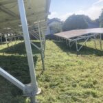 太陽光パネルの草刈り